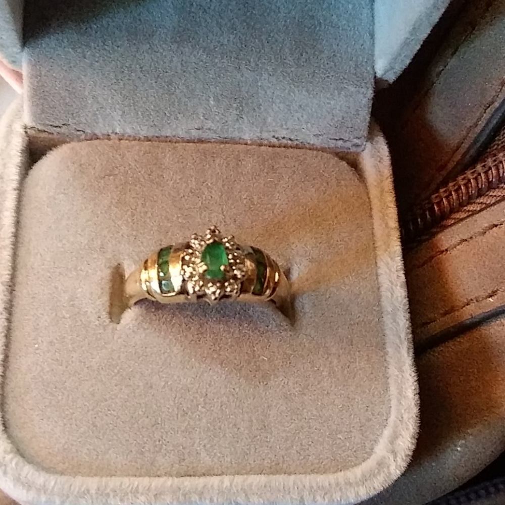 Gold & Emerald ring